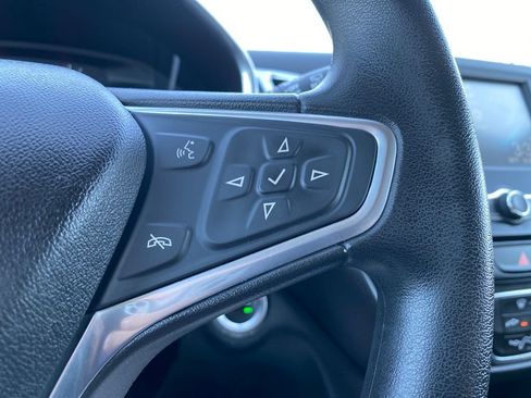 Used 2018 Chevrolet Equinox LT FWD image 25