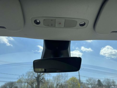 Used 2022 Tesla Model Y Long Range AWD/4WD image 31