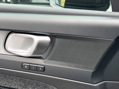 New 2026 Volvo EX40 Plus w/ Protection Package Premier image 28