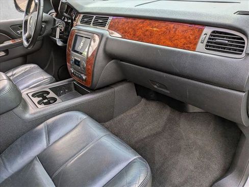 Used 2013 Chevrolet Tahoe LT RWD image 19