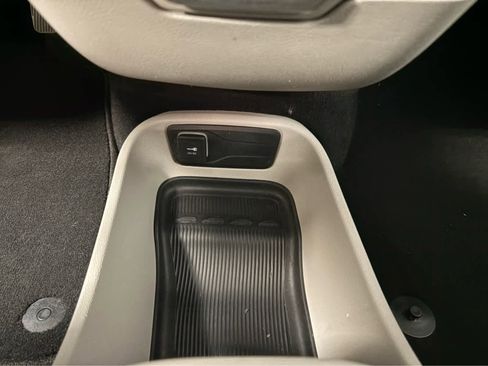 Used 2023 Chrysler Pacifica Touring-L FWD image 24