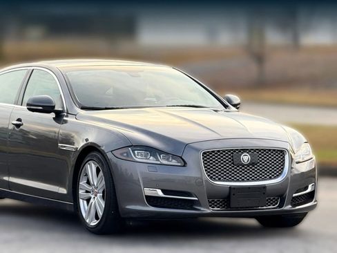 Used 2017 Jaguar XJ L Portfolio image 15