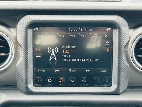 Used 2019 Jeep Wrangler Unlimited Sahara AWD/4WD image 17