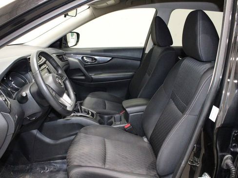 Used 2020 Nissan Rogue SV image 10