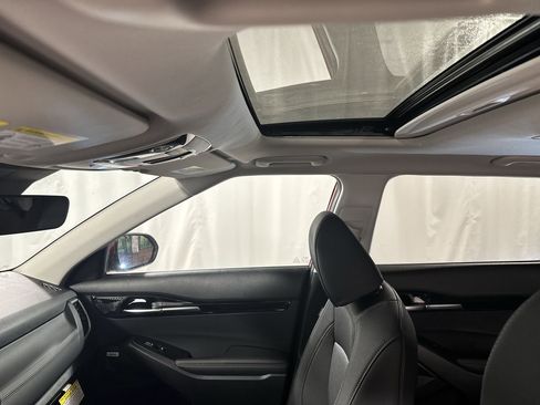 Certified 2025 Kia Seltos SX w/ SX Sunroof Package image 27