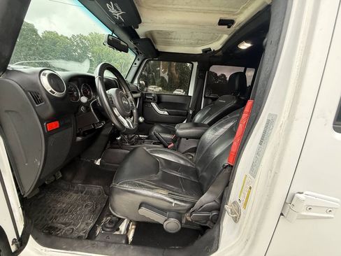 Used 2015 Jeep Wrangler Unlimited Rubicon AWD/4WD image 25