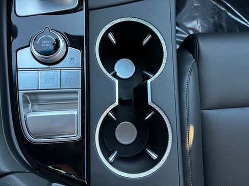 Used 2025 Genesis G70 2.5T image 39