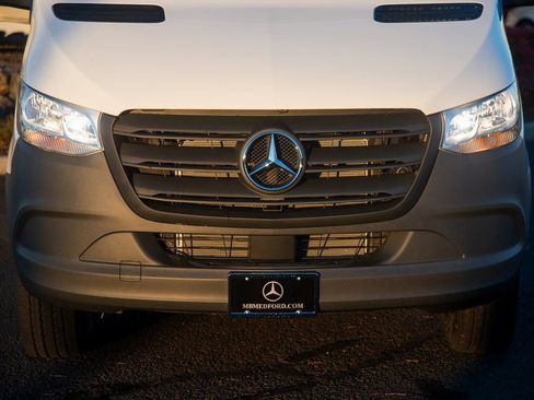 Used 2025 Mercedes-Benz Sprinter 2500 image 12