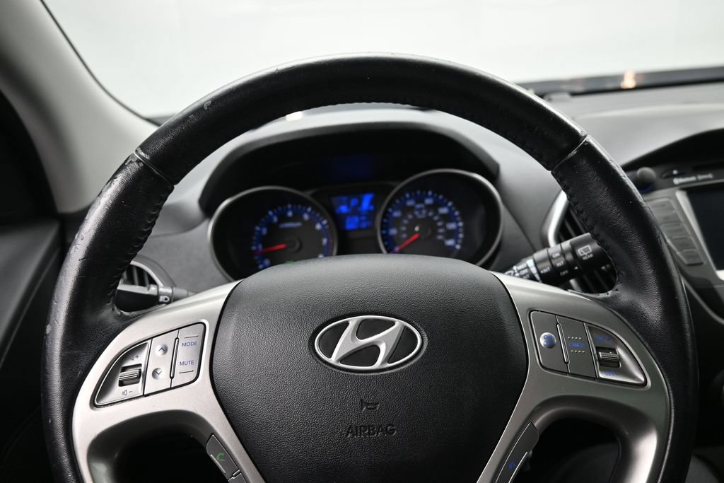 Used 2012 Hyundai Tucson Limited w/ Premium Pkg AWD/4WD image 10