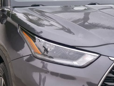Used 2021 Toyota Highlander XLE image 4