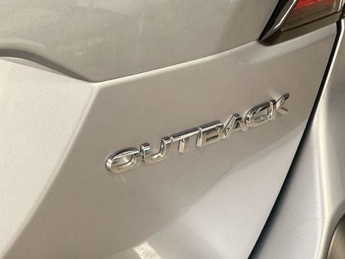 Used 2025 Subaru Outback Premium AWD/4WD image 10