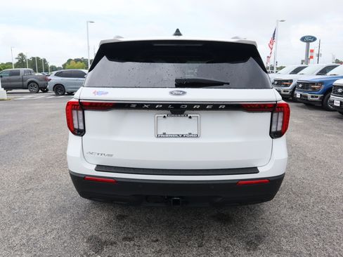 New 2025 Ford Explorer Active image 4