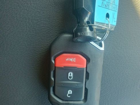 Used 2022 Jeep Wrangler Unlimited Sahara AWD/4WD image 24