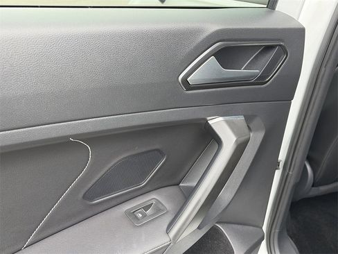 Used 2022 Volkswagen Tiguan SE R-Line image 24