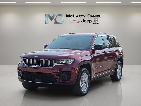 Used 2024 Jeep Grand Cherokee Laredo X w/ Trailer Tow Package AWD/4WD image 2