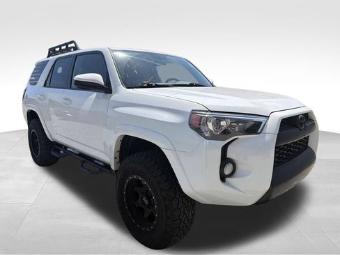 Used 2016 Toyota 4Runner SR5 AWD/4WD image 18