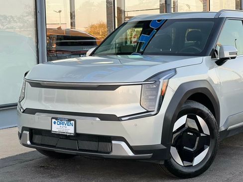 Used 2024 Kia EV9 Wind image 8