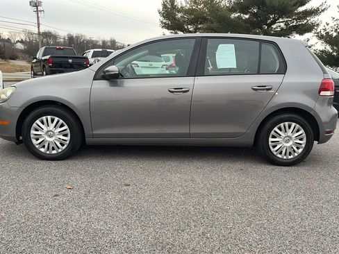 Used 2010 Volkswagen Golf 4-Door image 14