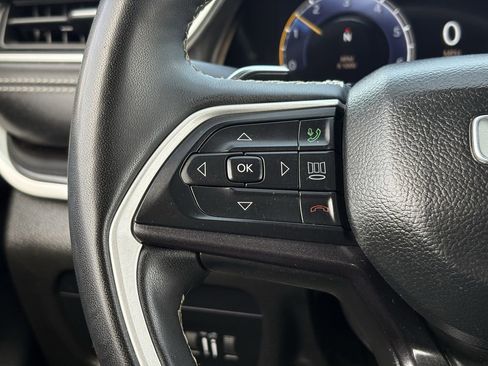 Used 2023 Jeep Grand Cherokee L Laredo image 17