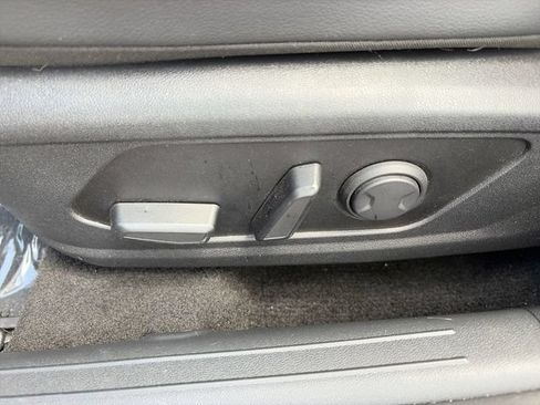 Used 2023 Hyundai Elantra Limited w/ Preferred Accessory Package FWD image 20