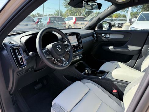 Certified 2025 Volvo EX40 Ultra AWD/4WD image 9