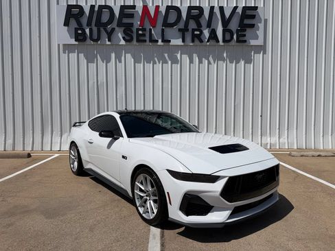Used 2024 Ford Mustang GT Premium w/ GT Performance Package RWD image 9