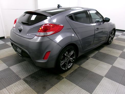 Used 2017 Hyundai Veloster Value Edition image 13