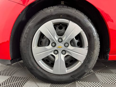 Used 2018 Chevrolet Cruze LS image 37