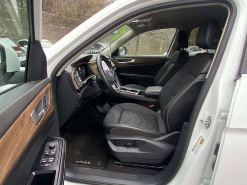 Certified 2024 Volkswagen Atlas SE AWD/4WD image 9