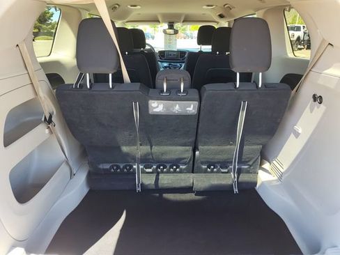 Used 2017 Chrysler Pacifica LX FWD image 9