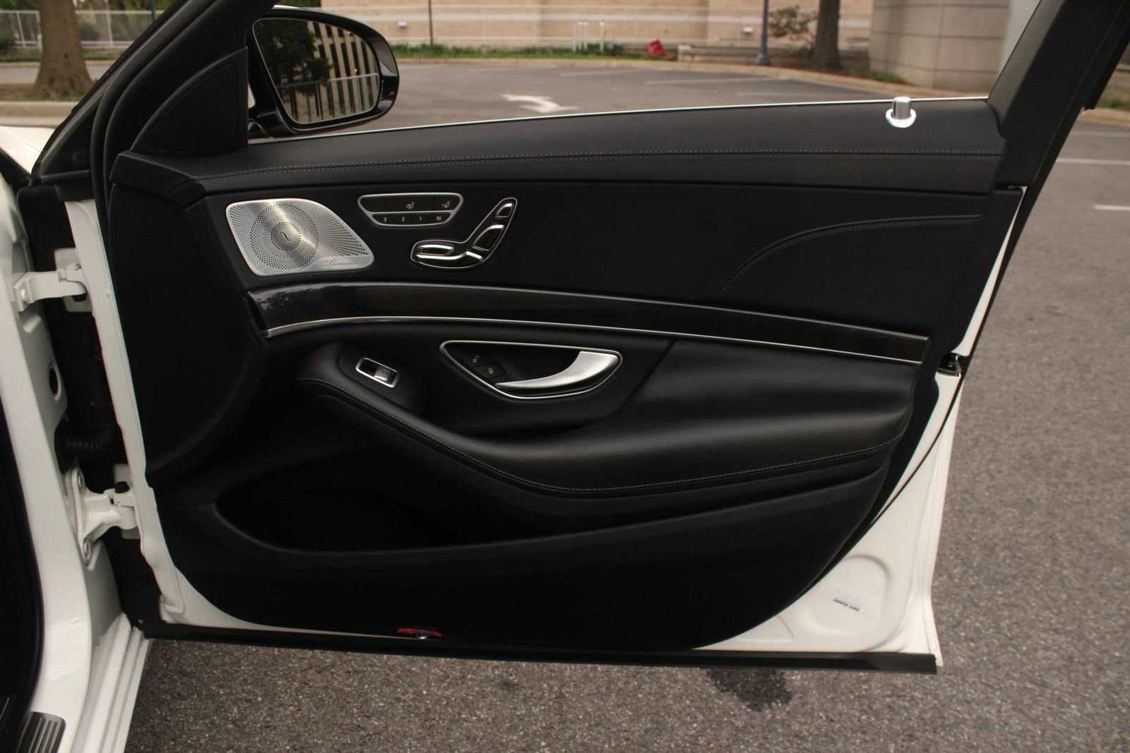 Used 2020 Mercedes-Benz S 560 Sedan w/ Premium Package image 28