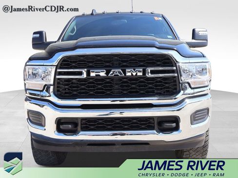 Used 2024 RAM 2500 Tradesman w/ Chrome Appearance Group AWD/4WD image 7