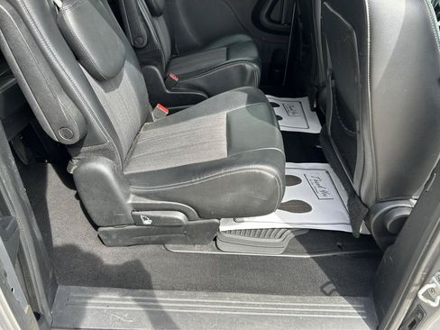 Used 2014 Chrysler Town & Country S FWD image 12