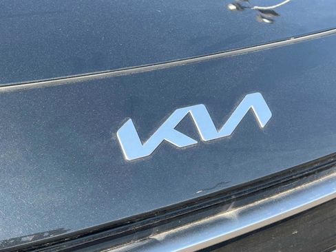 New 2025 Kia Niro EX Touring image 9