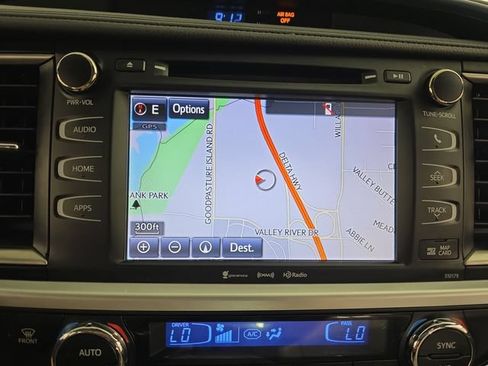 Used 2018 Toyota Highlander XLE AWD/4WD image 18