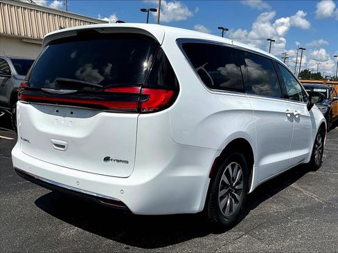 Used 2024 Chrysler Pacifica Limited FWD image 6