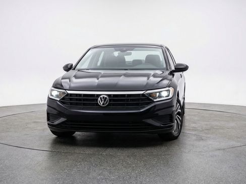 Used 2025 Volkswagen Jetta SE FWD image 2