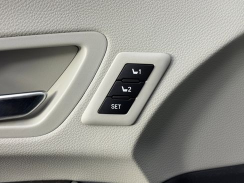 Used 2024 Toyota Sienna Limited image 18