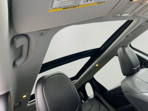 Used 2019 Jeep Cherokee Limited image 7