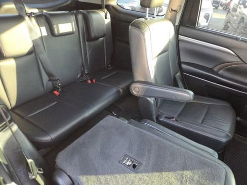 Used 2018 Toyota Highlander Limited image 29
