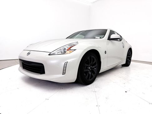 Used 2015 Nissan 370Z Touring RWD image 12