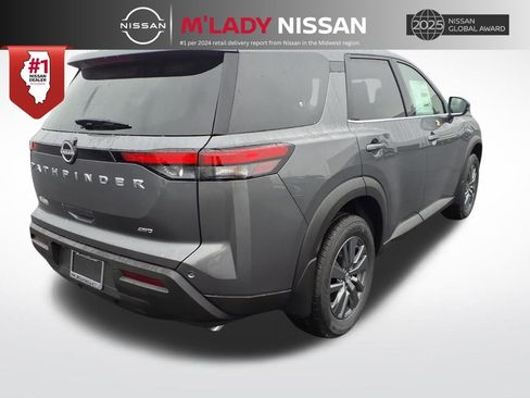 New 2025 Nissan Pathfinder SV image 7