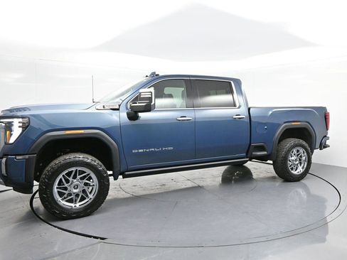 Used 2024 GMC Sierra 2500 Denali w/ Denali Reserve Package AWD/4WD image 4