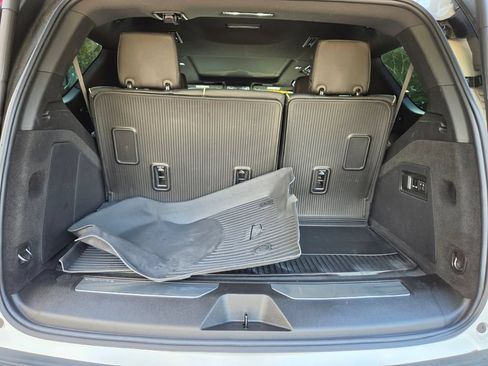 Used 2023 Cadillac Escalade Premium Luxury AWD/4WD image 17