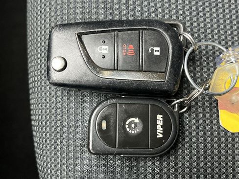 Used 2021 Toyota RAV4 LE AWD/4WD image 21