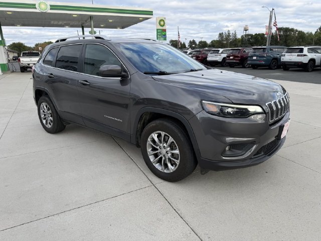 Used 2019 Jeep Cherokee Latitude Plus w/ Comfort/Convenience Group AWD/4WD image 1