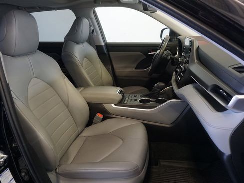 Used 2022 Toyota Highlander XLE image 23