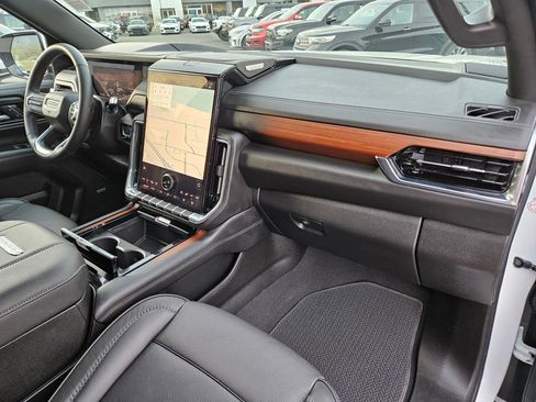 Used 2025 GMC Yukon Denali AWD/4WD image 35