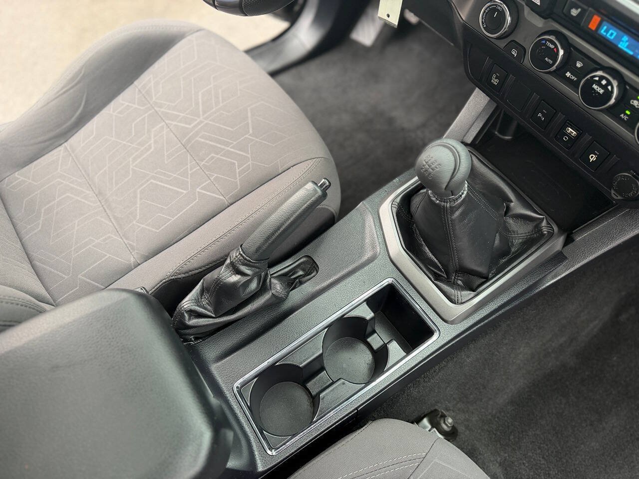 Used 2017 Toyota Tacoma TRD Sport w/ Premium & Technology Package AWD/4WD image 83