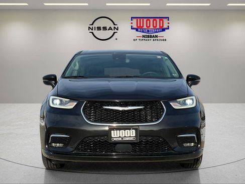 Used 2023 Chrysler Pacifica Touring-L image 8